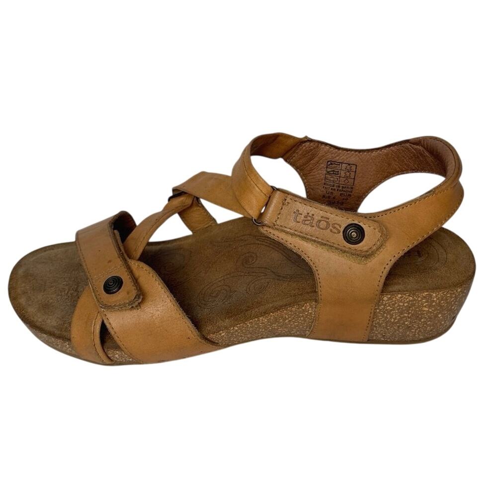 Taos Universe Camel Leather Sandals Womens Size 9.5 Strappy Comfort Wedge